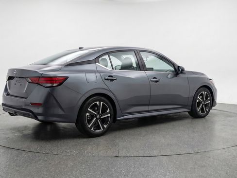Used 2025 Nissan Sentra SV image 9