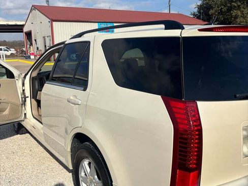 Used 2005 Cadillac SRX w/ Preferred Equipment Group image 7