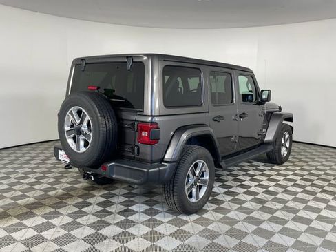 Used 2018 Jeep Wrangler Unlimited Sahara AWD/4WD image 23