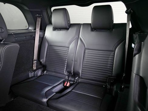 Certified 2025 Land Rover Discovery Dynamic SE AWD/4WD image 21