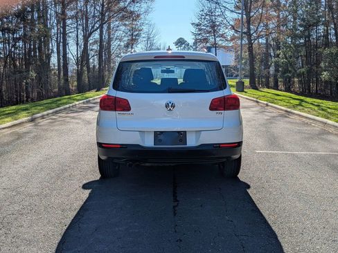 Used 2017 Volkswagen Tiguan S image 8