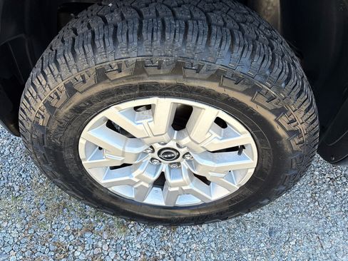 Used 2022 Nissan Frontier SV image 15