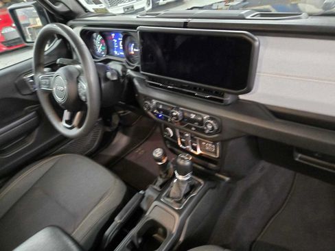 Used 2024 Jeep Wrangler Unlimited AWD/4WD image 10