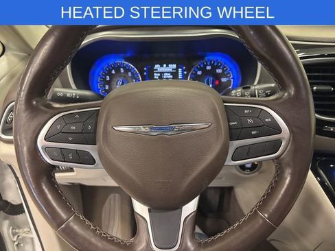 Used 2019 Chrysler Pacifica Touring-L FWD image 22