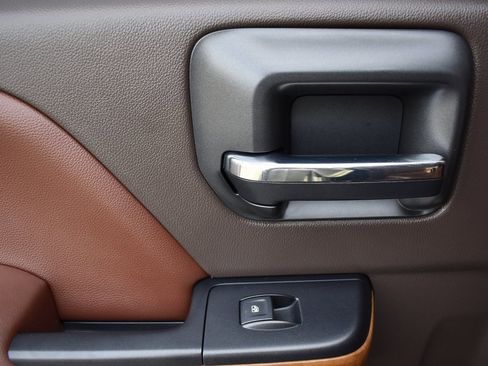 Used 2018 Chevrolet Silverado 1500 High Country image 12