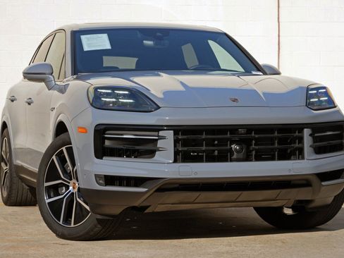 Used 2025 Porsche Cayenne E-Hybrid w/ Premium Package Plus AWD/4WD image 4