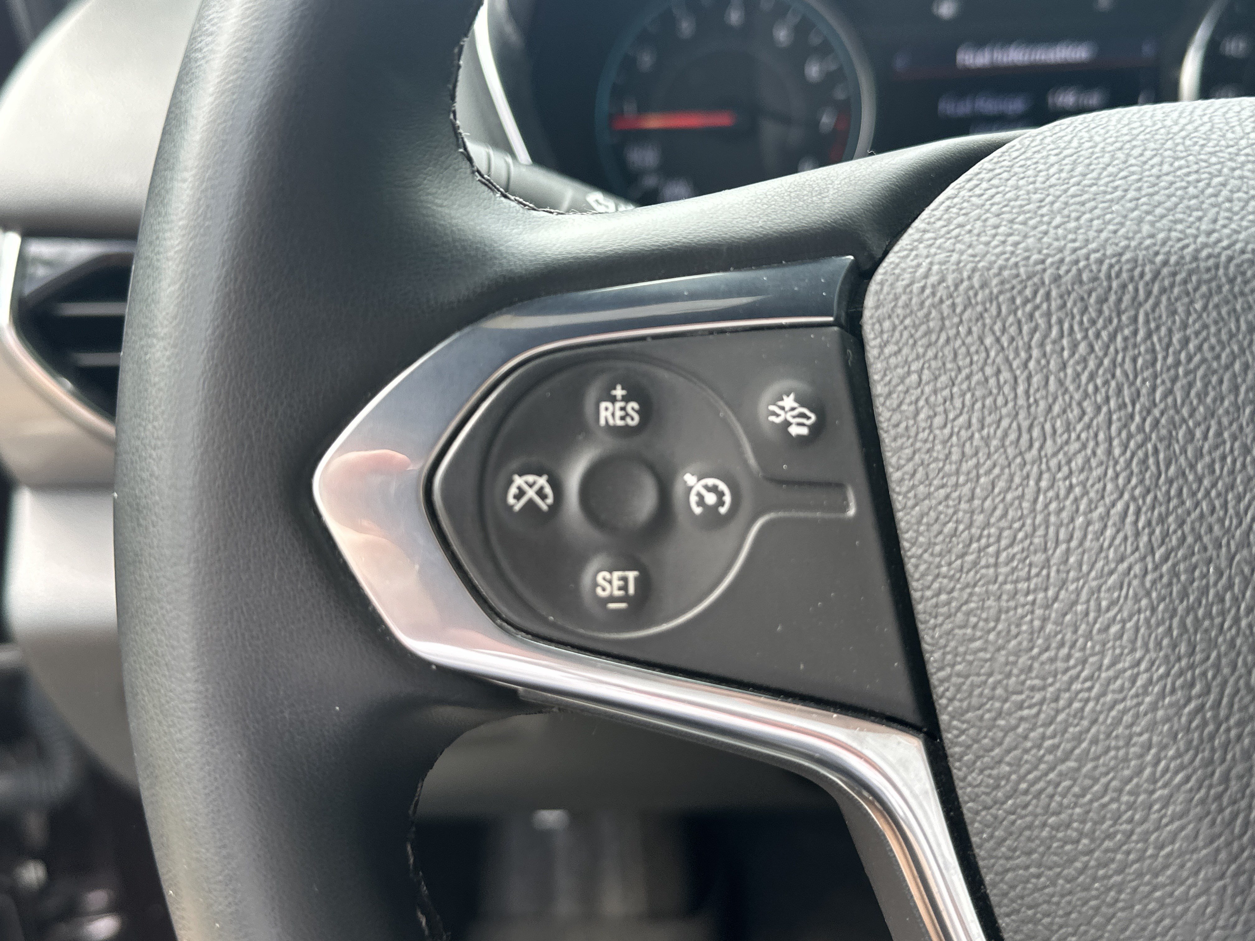 Used 2023 Chevrolet Traverse LT FWD image 33