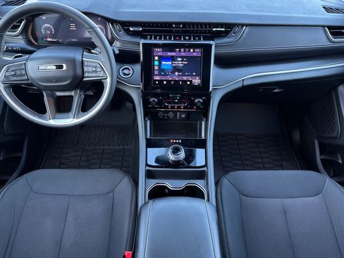 Used 2025 Jeep Grand Cherokee Laredo X w/ Luxury Tech Group I image 3