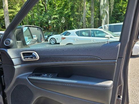 Used 2017 Jeep Grand Cherokee Laredo w/ Quick Order Package 2BE image 35