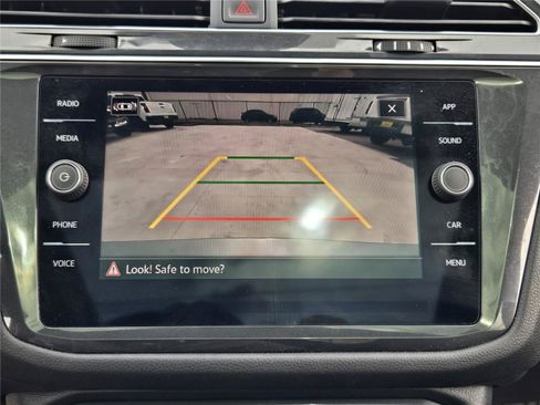 Used 2023 Volkswagen Tiguan SE R-Line FWD image 16