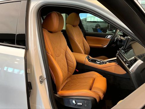 Used 2025 BMW X6 xDrive40i w/ Parking Assistance Package image 9