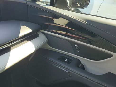 Used 2024 Lincoln Nautilus Reserve image 28