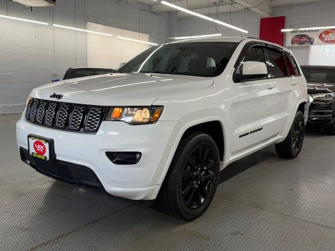 Used 2018 Jeep Grand Cherokee Altitude AWD/4WD image 2