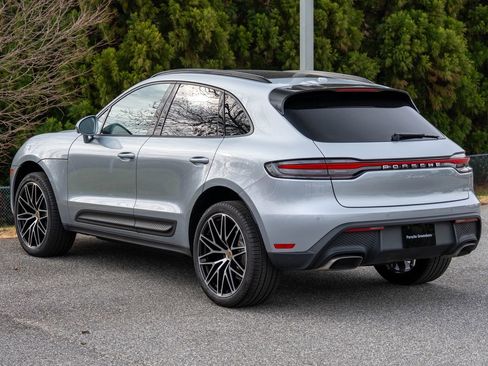 Certified 2025 Porsche Macan image 3