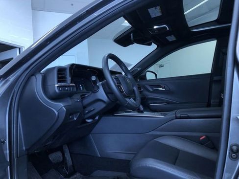 Certified 2023 Toyota Crown Limited image 11