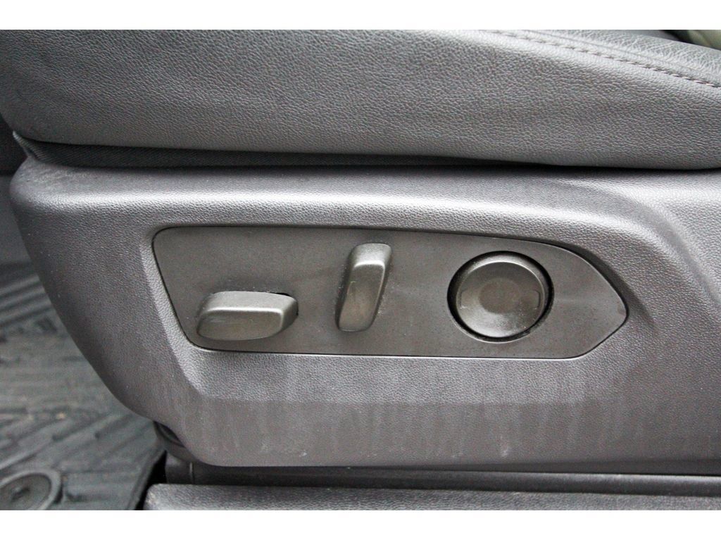 Used 2025 Chevrolet Silverado 1500 ZR2 w/ Technology Package AWD/4WD image 32