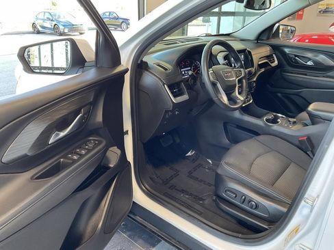 Used 2022 GMC Terrain SLE w/ Driver Convenience Package image 10
