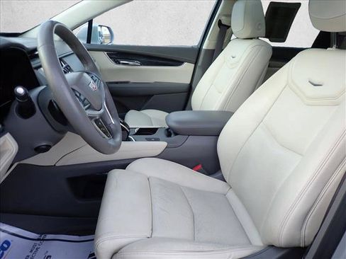 Used 2017 Cadillac XT5 Luxury w/ Driver Awareness Package FWD image 12