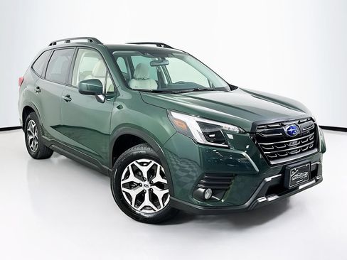 Used 2023 Subaru Forester Premium AWD/4WD image 2