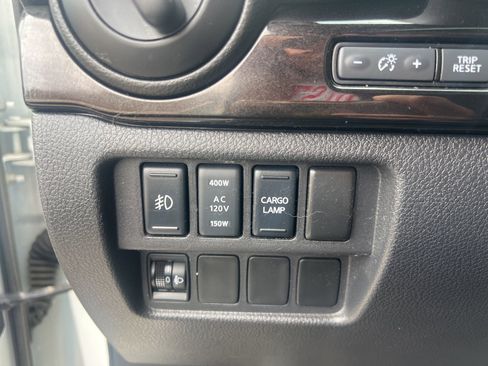 Used 2019 Nissan Titan SV w/ SV Convenience Package image 21