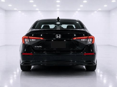 Used 2025 Honda Civic Sport Touring image 4