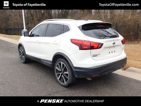 Used 2017 Nissan Rogue Sport SL w/ SL Premium Package image 3