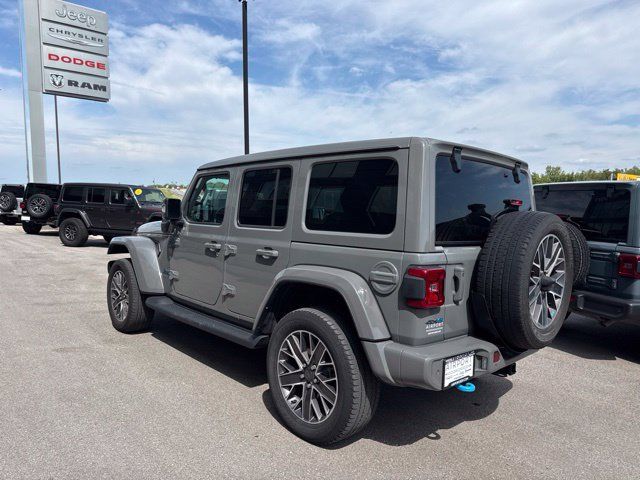 Used 2023 Jeep Wrangler Unlimited Sahara AWD/4WD image 5
