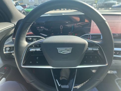 Used 2024 Cadillac Lyriq Luxury image 6