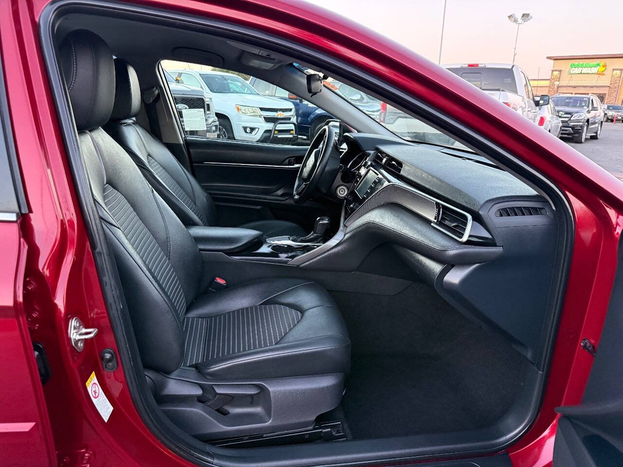Used 2018 Toyota Camry SE FWD image 14