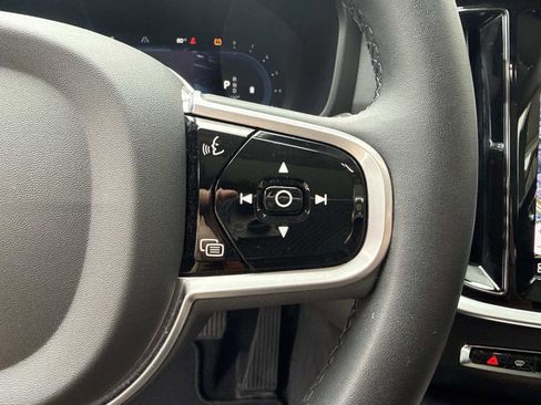 Used 2023 Volvo V60 B5 Cross Country Plus image 27