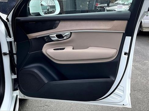 Used 2025 Volvo XC90 B6 Plus image 20