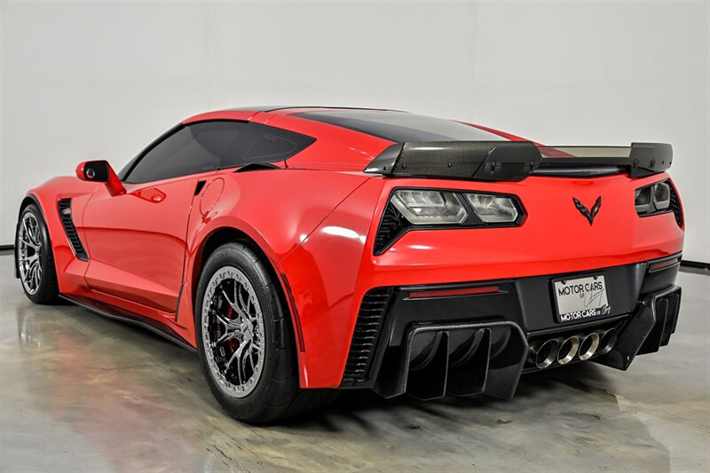 Used 2016 Chevrolet Corvette Z06 w/ 3LZ Preferred Equipment Group RWD image 7