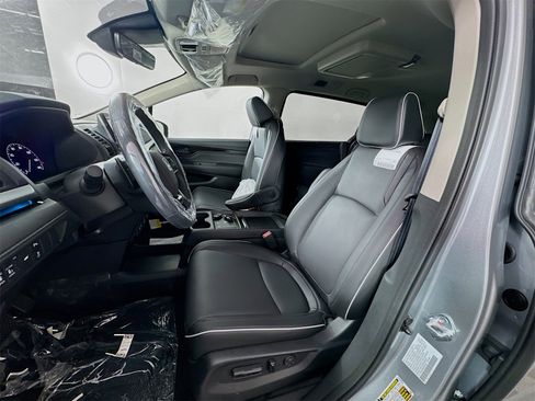 Used 2025 Honda Odyssey Touring image 10