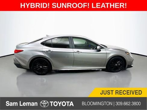 Used 2025 Toyota Camry SE image 8