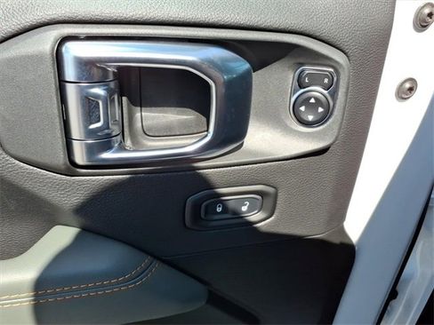 New 2025 Jeep Gladiator Mojave w/ Safety Group image 15