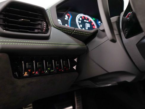 Used 2024 Lamborghini Huracan EVO image 16