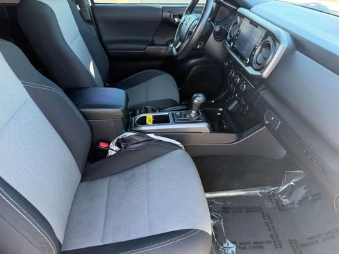 Used 2020 Toyota Tacoma TRD Sport w/ Technology Package RWD image 11