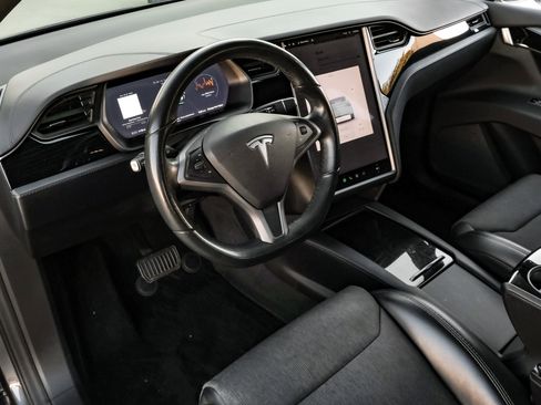 Used 2018 Tesla Model X 75D image 2