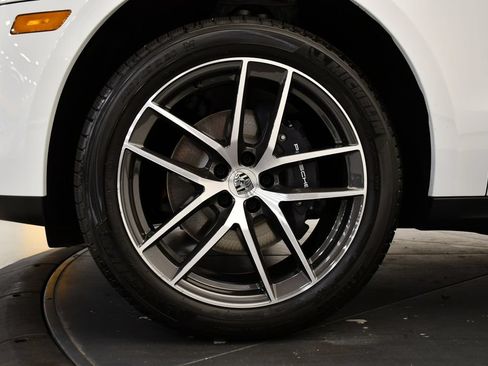 Certified 2026 Porsche Macan Turbo AWD/4WD image 16