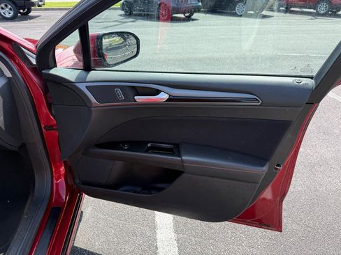 Used 2013 Ford Fusion SE FWD image 19