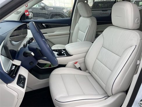 New 2026 Buick Enclave Avenir w/ Super Cruise Package image 11