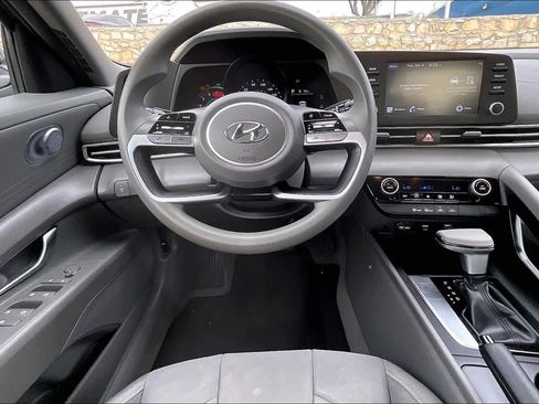 Used 2023 Hyundai Elantra SEL w/ Cargo Package image 5