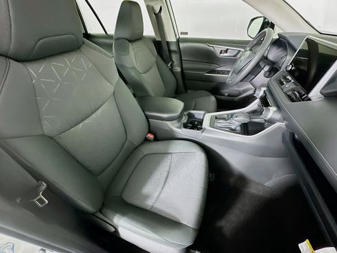 Used 2025 Toyota RAV4 XLE w/ Convenience Package image 33