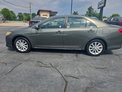 Used 2013 Toyota Camry XLE w/ Leather Pkg FWD image 9