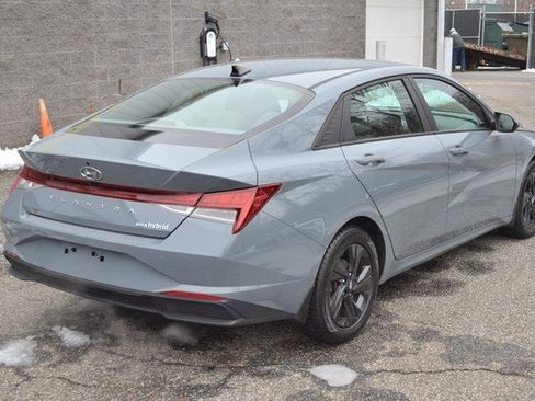 Used 2023 Hyundai Elantra Blue image 8