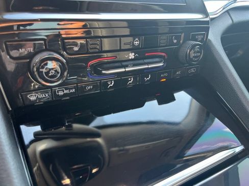 Used 2021 Jeep Grand Cherokee L Laredo w/ Luxury Tech Group I AWD/4WD image 32