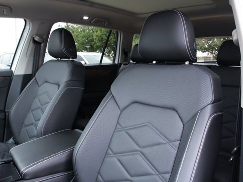 Certified 2026 Volkswagen Atlas SE FWD image 12