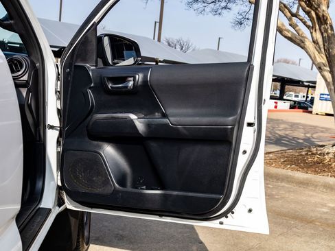 Used 2018 Toyota Tacoma TRD Off-Road w/ Technology Package image 35