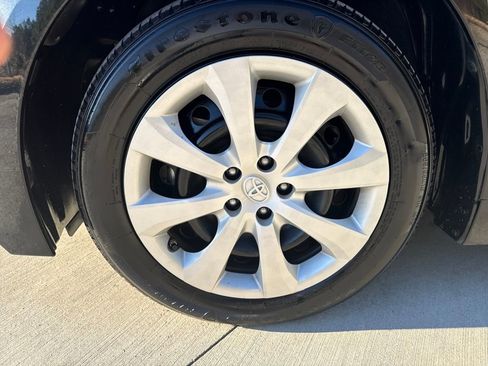 Used 2022 Toyota Corolla LE image 11