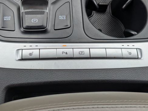 Certified 2025 Kia Carnival FWD image 23